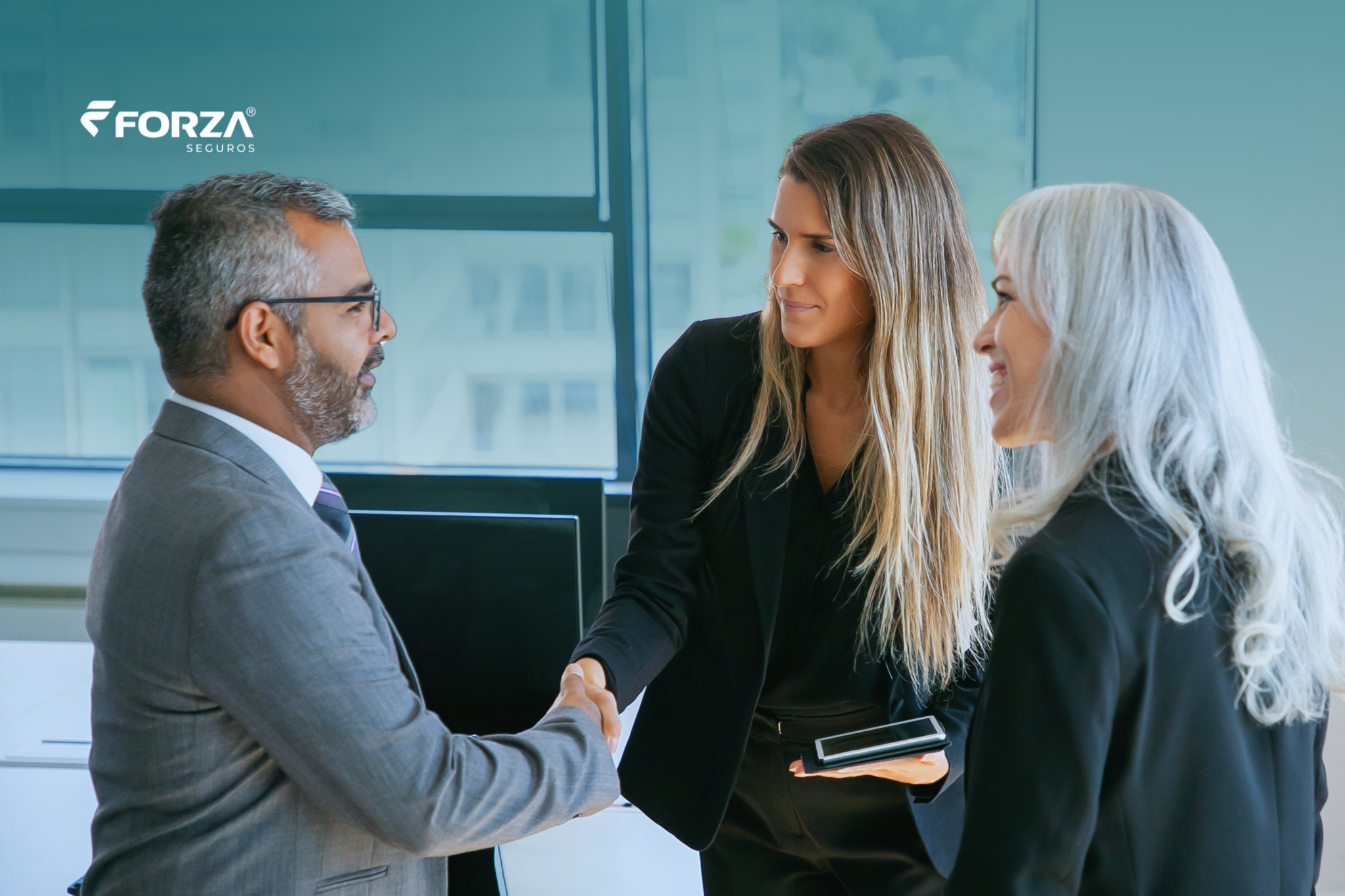 Na medicina, a proteção profissional começa antes da apólice. Entenda como a Forza constrói essa análise e descubra a proteção certa para sua carreira. (Imagem: Reprodução/Freepik)